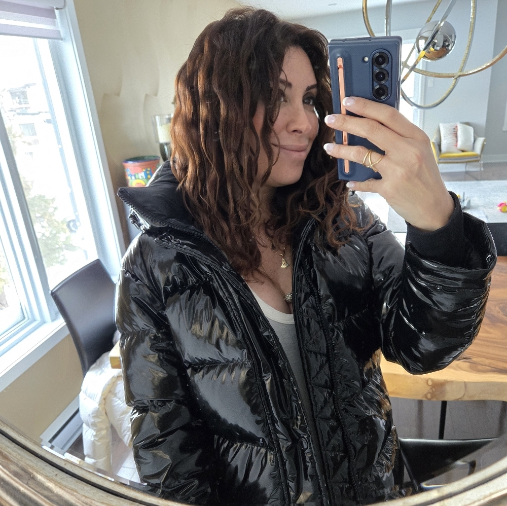 SuperPuff Aritzia Lacquer Shiny black XS coat